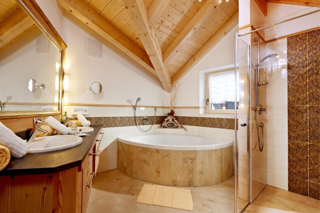 Biohotel Castello Koenigsleiten ケーニヒスライテン エクステリア 写真
